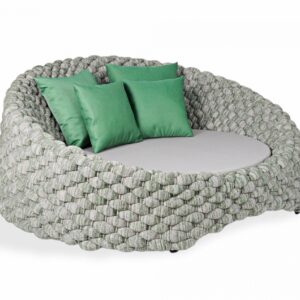 Chaise elaborada com tricô náutico e estrutura de alumínio.